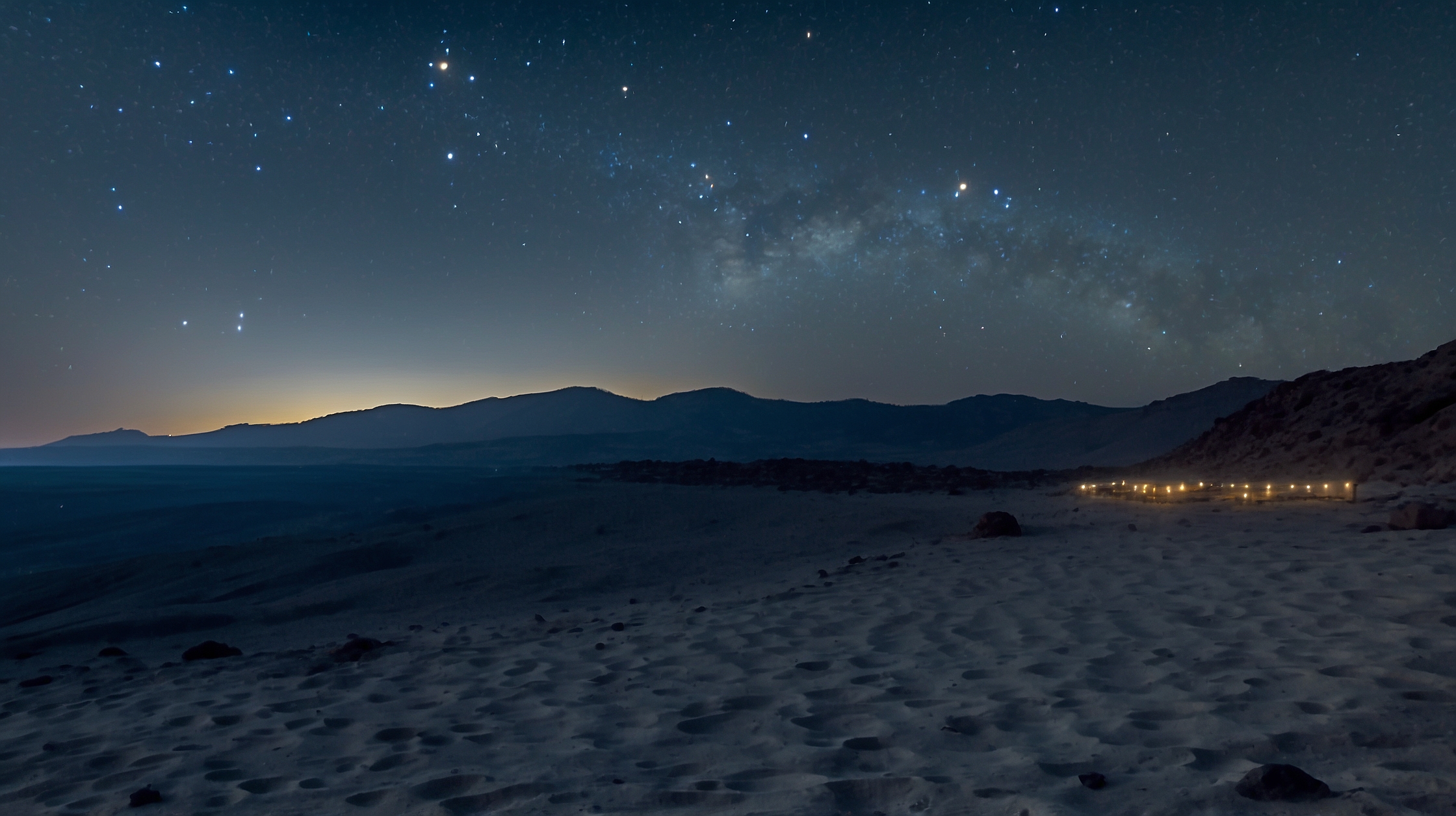 New Images Reveal Interstellar Comet 3I/ATLAS as Top Observatories Track Its Journey Across Space
